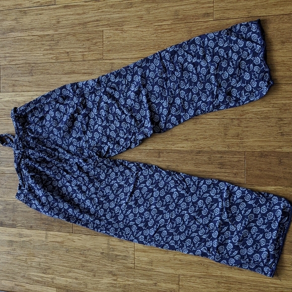 Cute Floral Pants - Picture 6 of 8